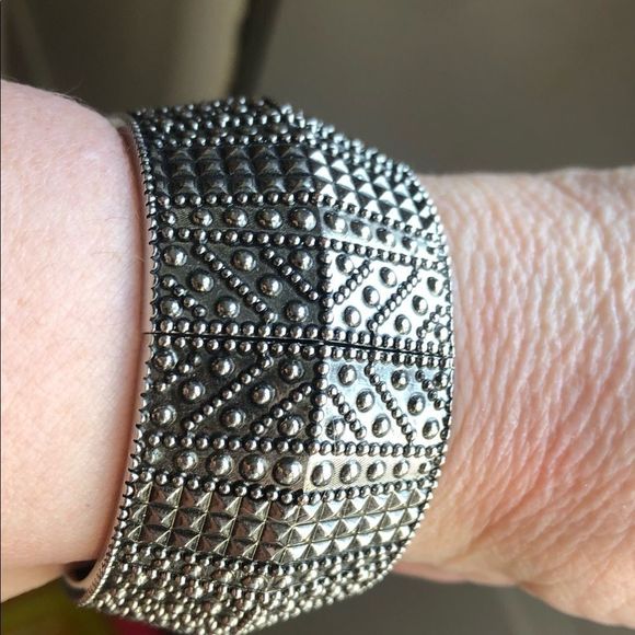 Silver tone texture design bracelet Sz 7.5 - Picture 5 of 10